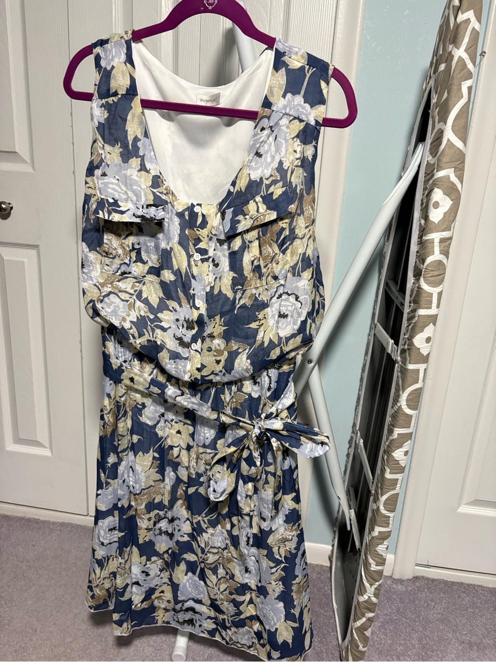 Avenue Floral Sleeveless Navy and Cream Tie-Waist Dress Size 22/24